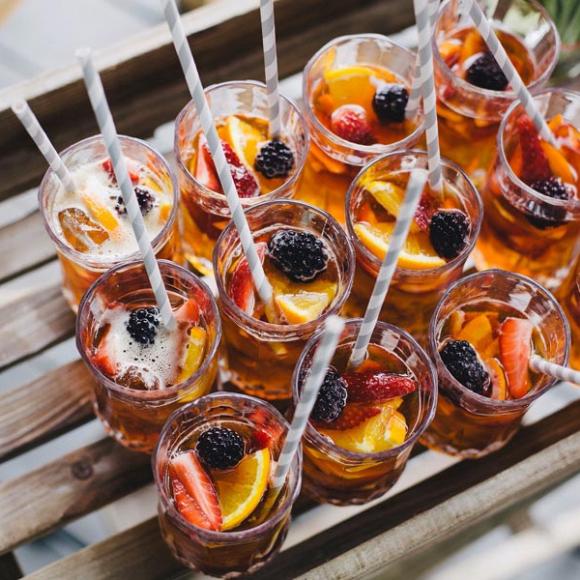  / Pimms with summer fruits